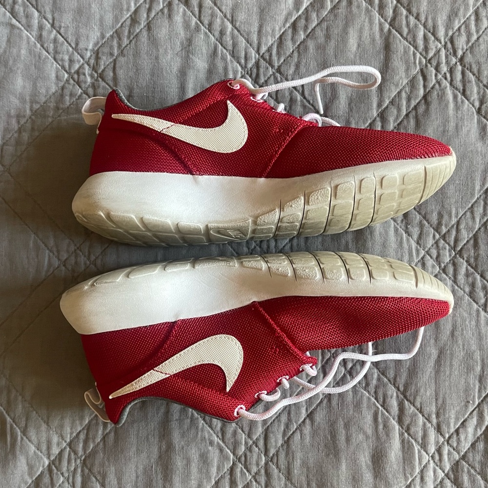 Red, White, & Grey. 5.5Y. Nike Roshe Run.
